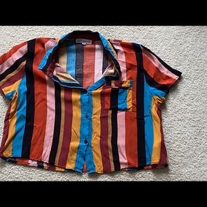 cropped button up short sleeved shirt